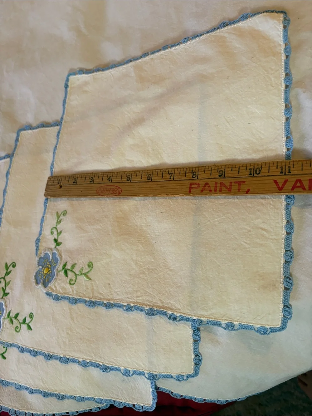 Vintage machine Embroidered White Linen Tablecloth and Napkin Set